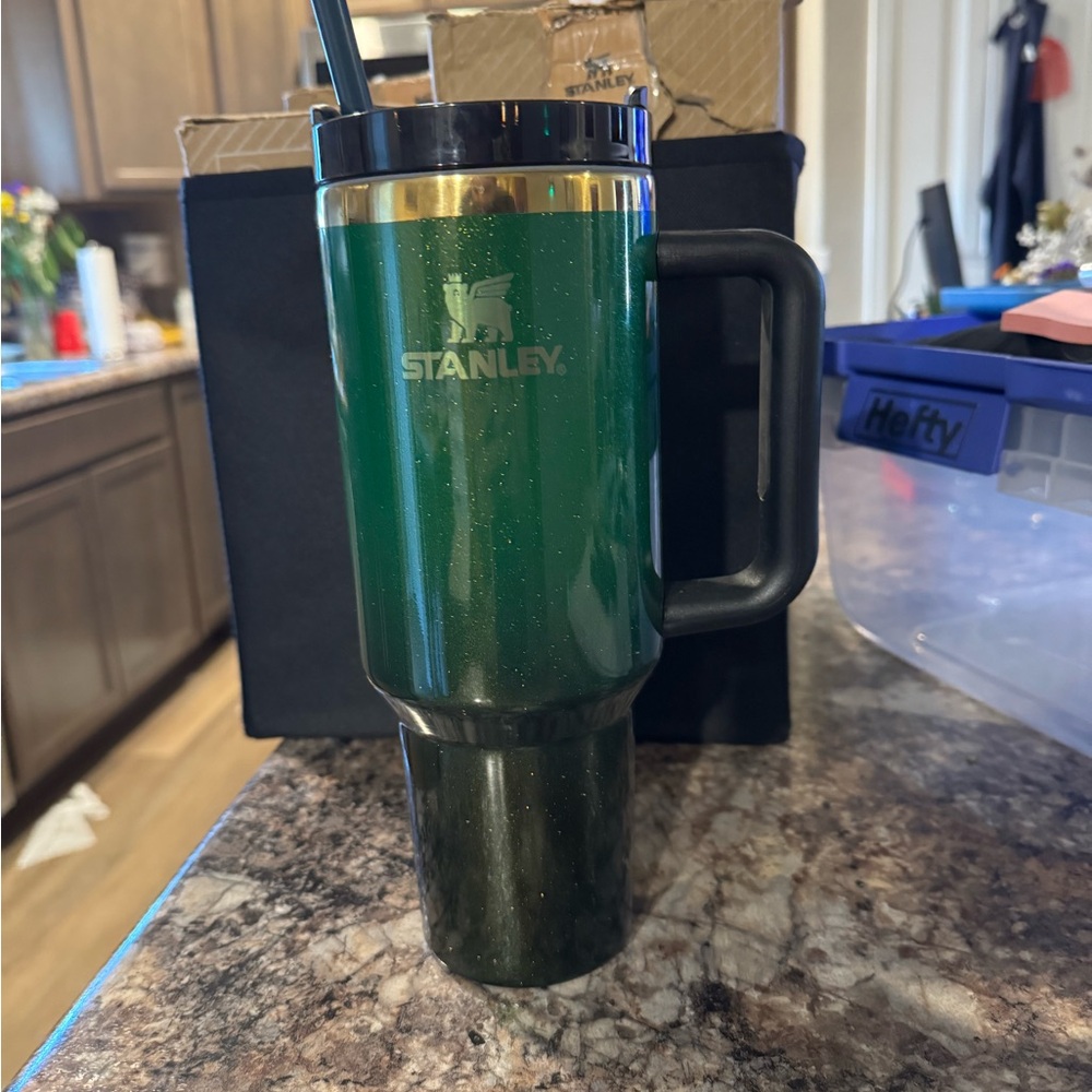 Stanley Emerald Green Travel Mug with Handle
